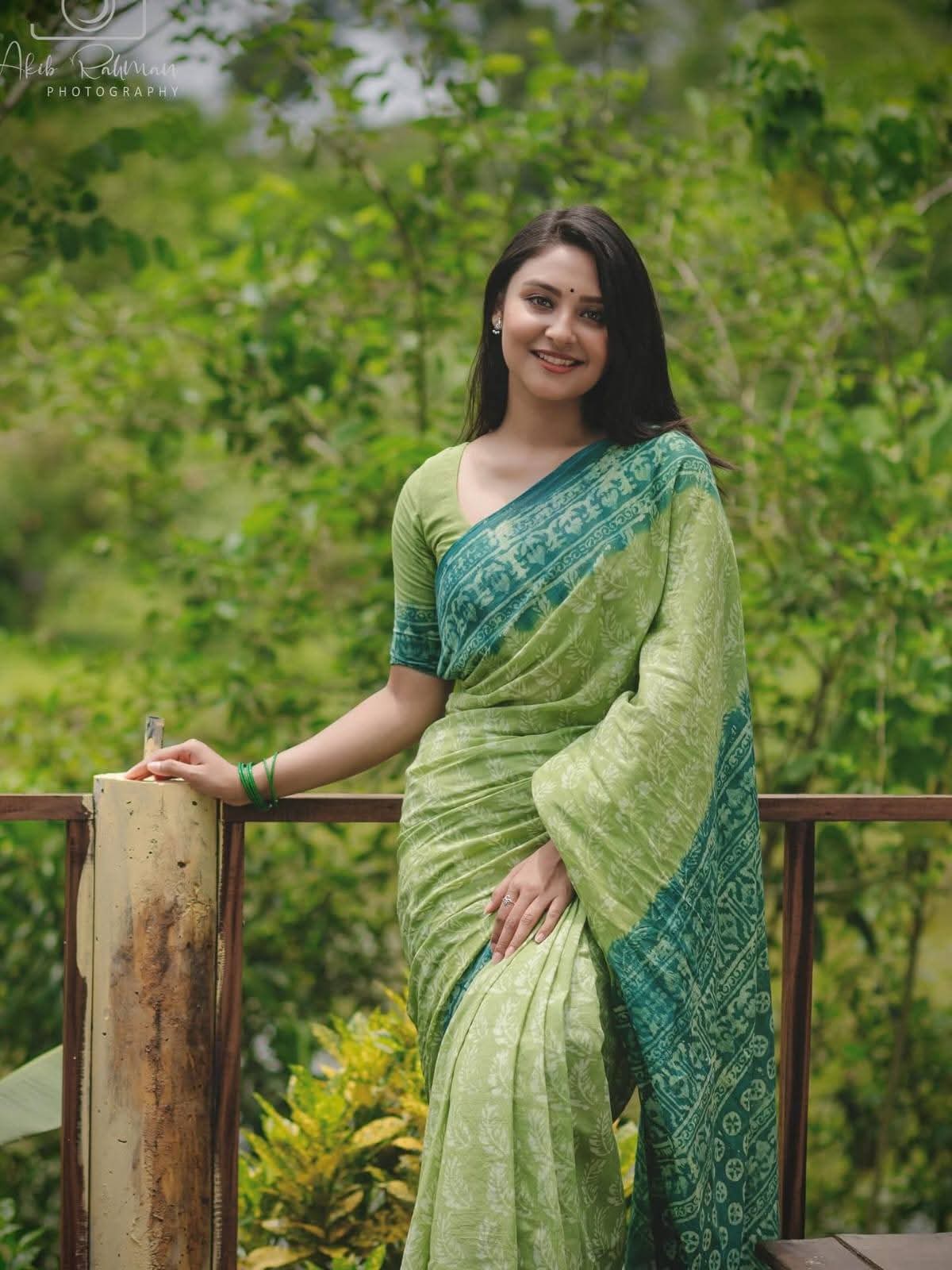 নান্দনিক ডিজিটাল প্রিন্টের শাড়ি ব্লাউজ পিছ সহ